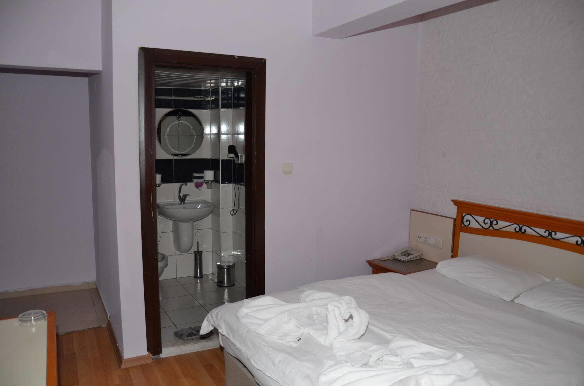 Ozturk Hotel アンタルヤ エクステリア 写真