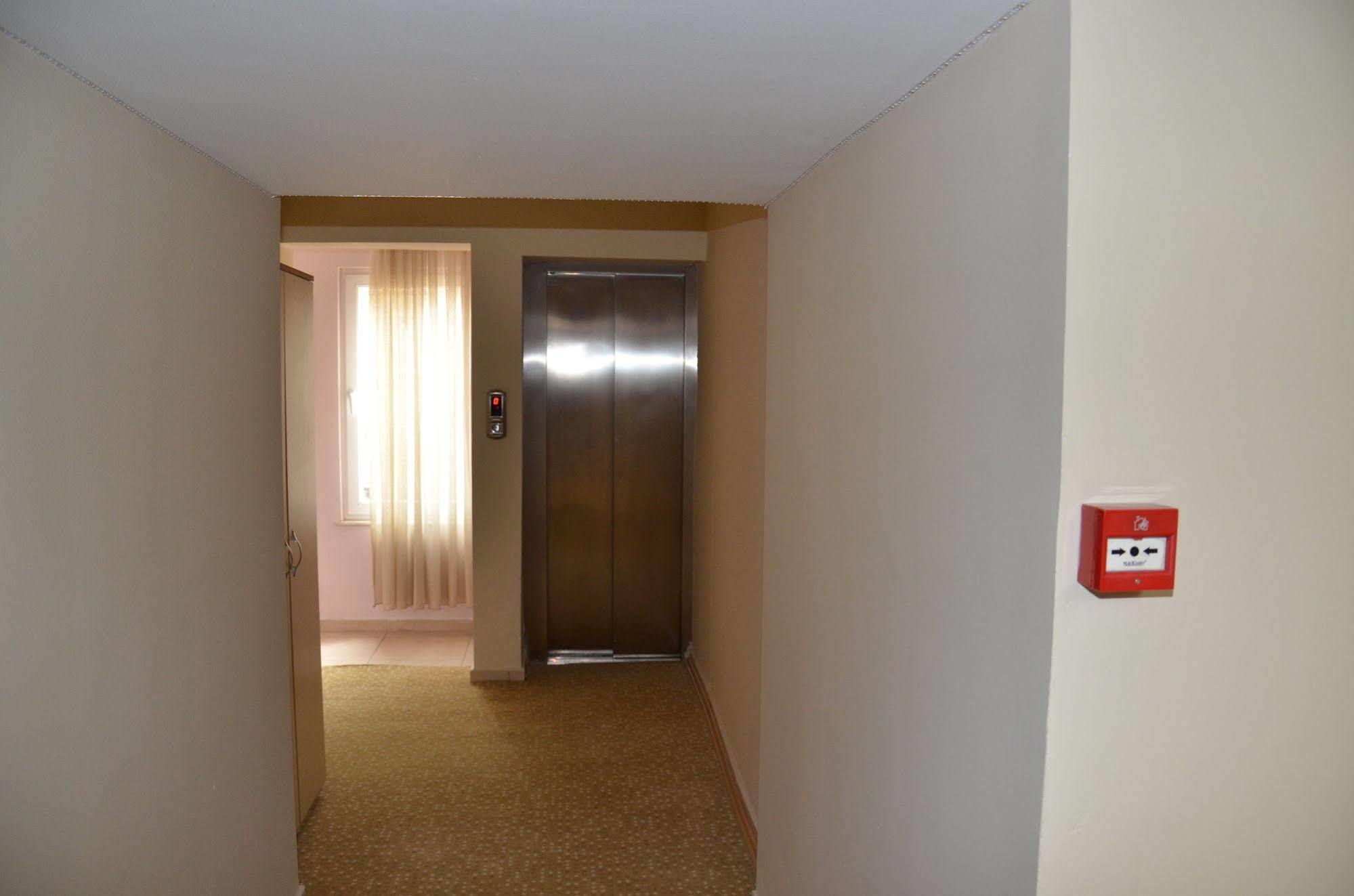 Ozturk Hotel アンタルヤ エクステリア 写真